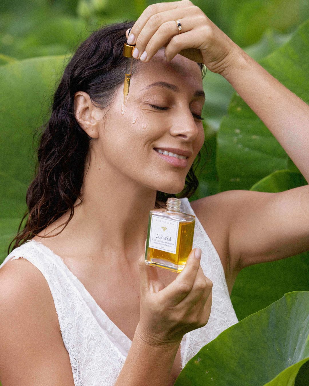 Natural anti-inflammatory face oil to reduce redness and unify complexion.