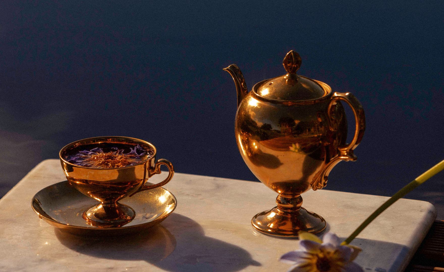 Blue Lotus Tea Organic blue lotus Herbal tea gold tea pot 